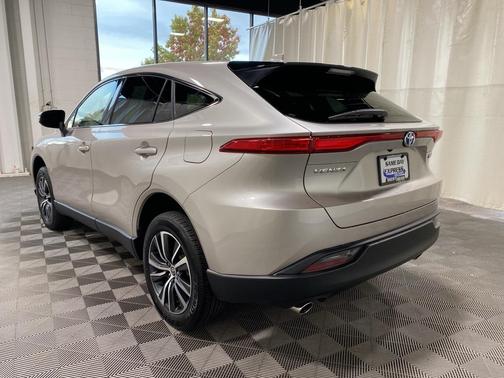2022 Toyota Venza LE