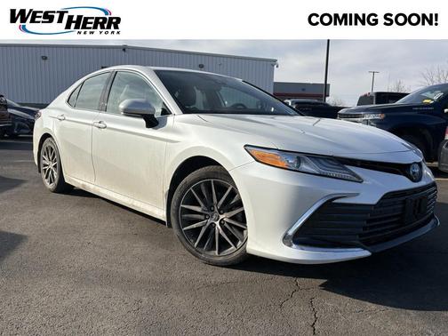 2023 Toyota Camry Hybrid XLE