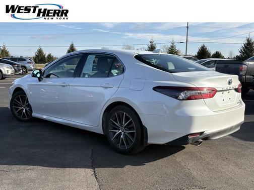 2023 Toyota Camry Hybrid XLE