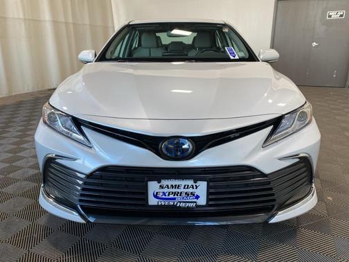 2023 Toyota Camry Hybrid XLE