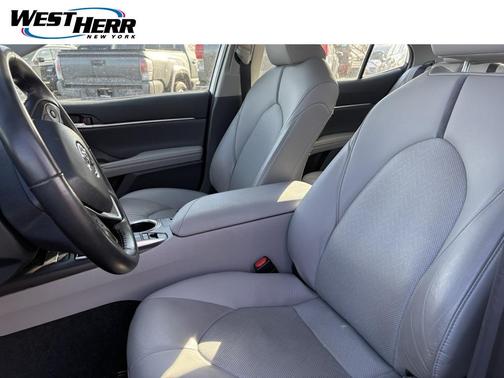 2023 Toyota Camry Hybrid XLE