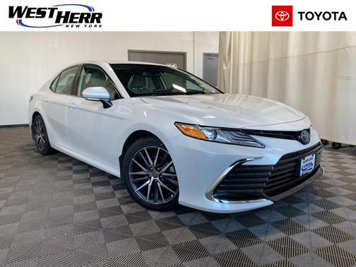 2023 Toyota Camry Hybrid XLE