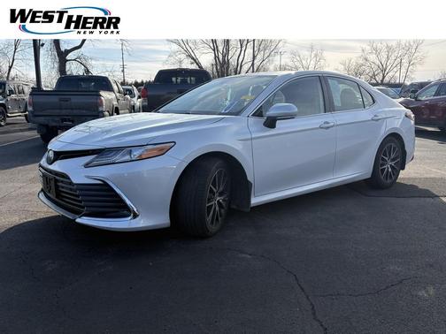 2023 Toyota Camry Hybrid XLE