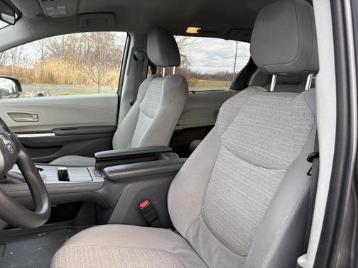 2023 Toyota Sienna LE