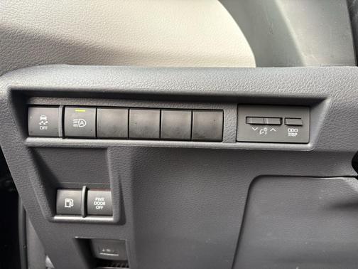 2023 Toyota Sienna LE