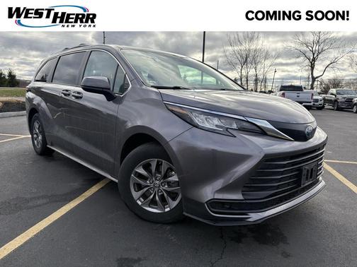 2023 Toyota Sienna LE