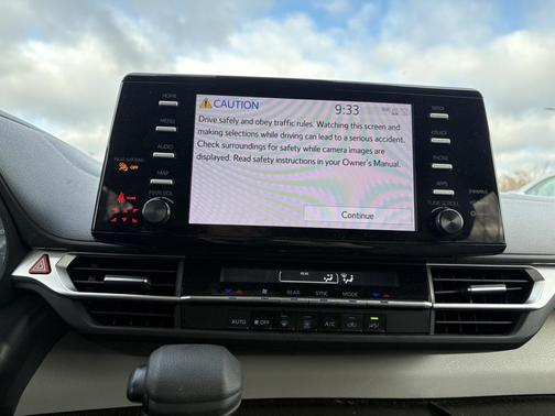 2023 Toyota Sienna LE