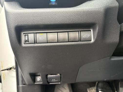 2021 Toyota RAV4 Hybrid SE