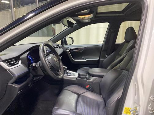 2021 Toyota RAV4 Hybrid SE