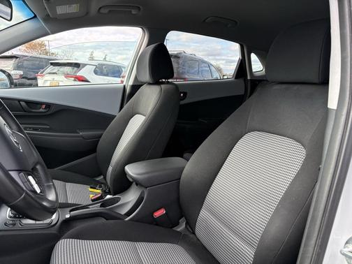 2021 Hyundai KONA SEL