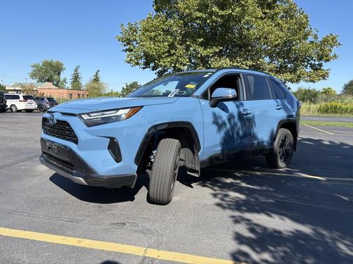 2022 Toyota RAV4 Hybrid SE