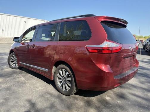 2018 Toyota Sienna XLE Premium