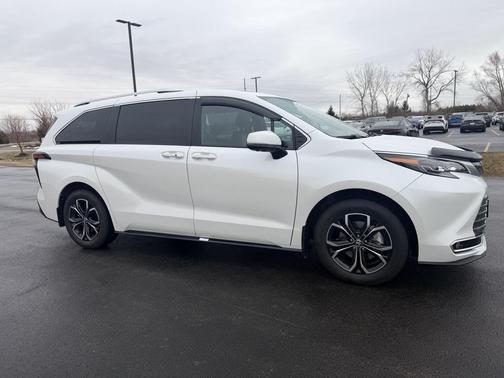 2025 Toyota Sienna Platinum