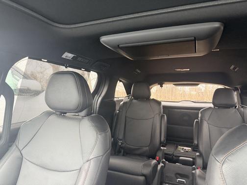 2025 Toyota Sienna Platinum