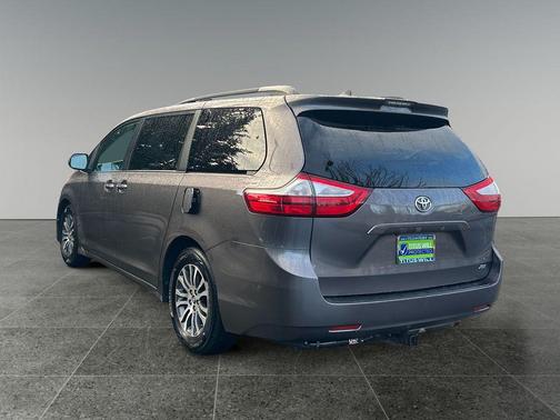 2019 Toyota Sienna XLE