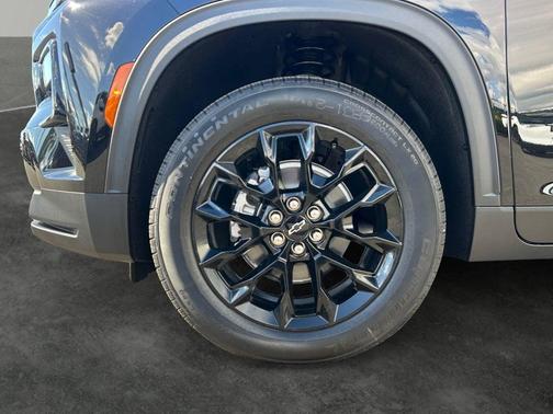 Mosaic Black Metallic 2026 Chevrolet Traverse LT
