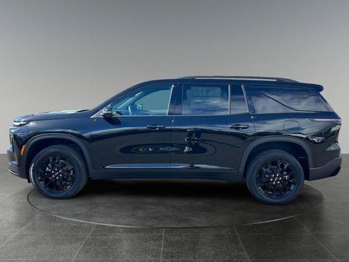 Mosaic Black Metallic 2026 Chevrolet Traverse LT