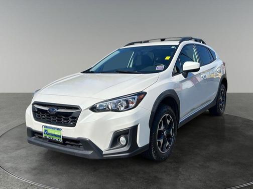 Crystal White Pearl 2018 Subaru Crosstrek 2.0i Premium