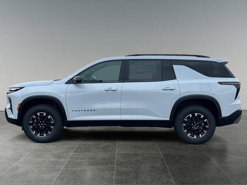 Polar White Tricoat 2026 Chevrolet Traverse AWD Z71