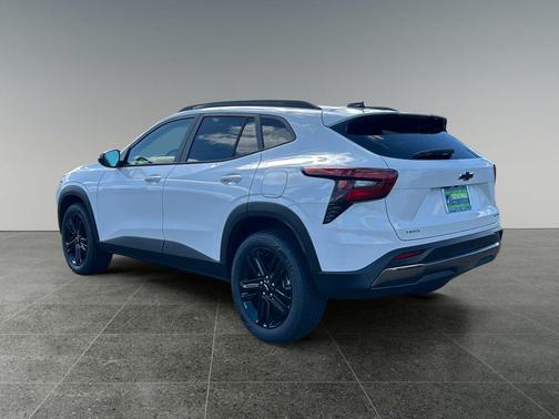 Summit White 2026 Chevrolet Trax FWD ACTIV