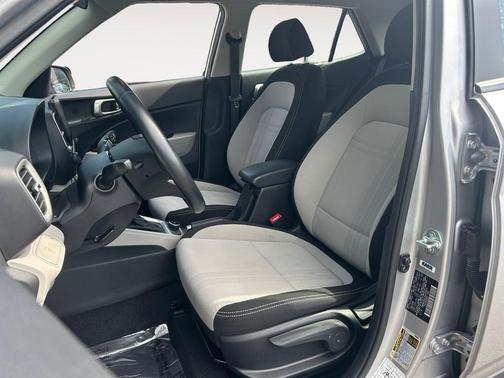 Shimmering Silver 2025 Hyundai VENUE SEL