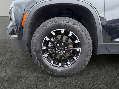 Mosaic Black Metallic 2024 Chevrolet Traverse AWD Z71