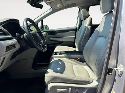 Lunar Silver Metallic 2018 Honda Odyssey EX-L