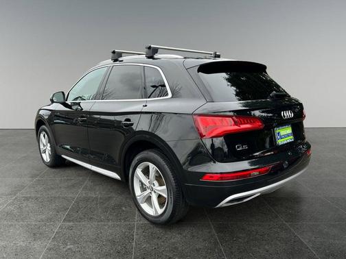 Mythos Black Metallic 2020 Audi Q5 45 Premium Plus