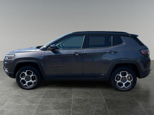 Granite Crystal Metallic Clearcoat 2022 Jeep Compass Trailhawk