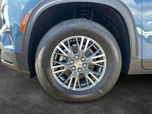 Lakeshore Blue Metallic 2026 Chevrolet Traverse LT