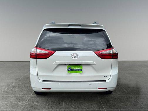 2017 Toyota Sienna XLE