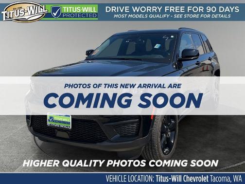 Diamond Black Crystal Pearlcoat 2023 Jeep Grand Cherokee Altitude