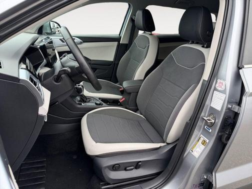 Pyrite Silver Metallic 2025 Volkswagen Taos 1.5T SE