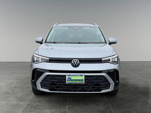 Pyrite Silver Metallic 2025 Volkswagen Taos 1.5T SE