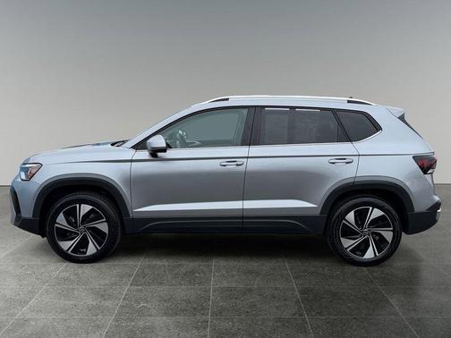 Pyrite Silver Metallic 2025 Volkswagen Taos 1.5T SE