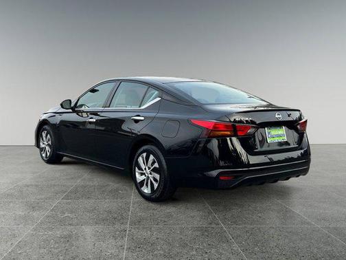 2022 Nissan Altima S FWD