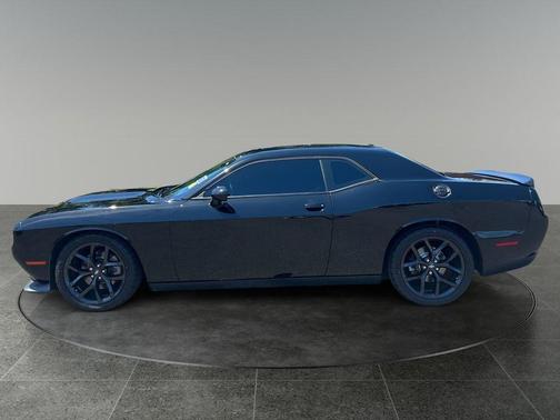 Pitch Black Clearcoat 2022 Dodge Challenger GT