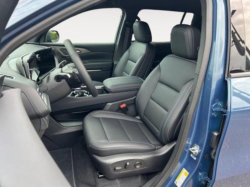 Lakeshore Blue Metallic 2026 Chevrolet Traverse LT