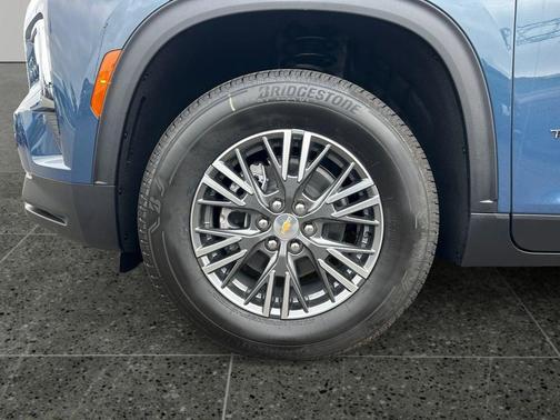 Lakeshore Blue Metallic 2026 Chevrolet Traverse LT