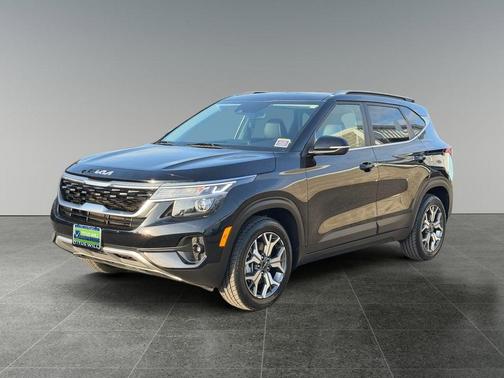 Cherry Black 2022 Kia Seltos EX