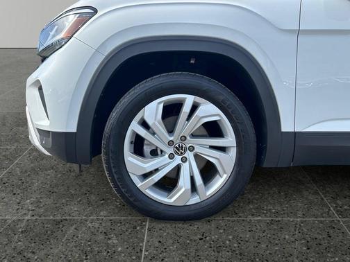 Pure White 2022 Volkswagen Atlas 3.6L SE w/Technology
