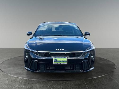 Aurora Black Pearl 2025 Kia K4 GT-Line
