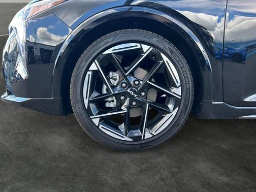 Aurora Black Pearl 2025 Kia K4 GT-Line
