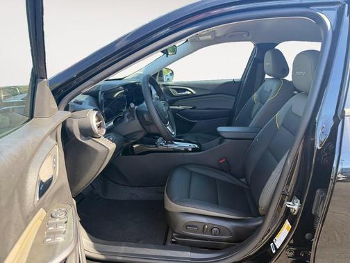 Mosaic Black Metallic 2026 Chevrolet Trax ACTIV