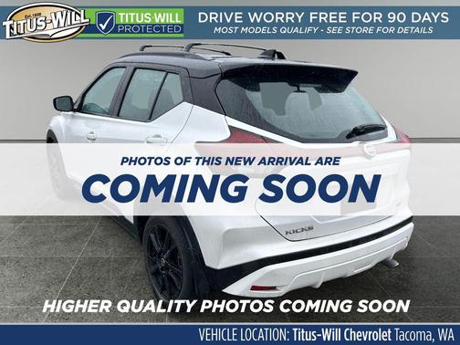 Aspen White/Super Black 2021 Nissan Kicks SR