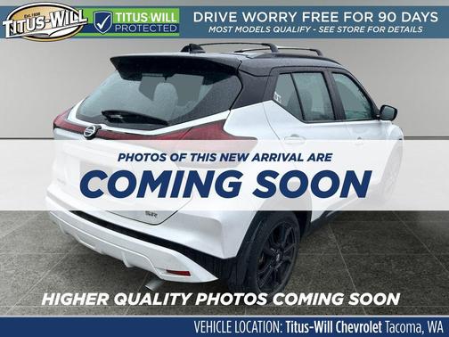 Aspen White/Super Black 2021 Nissan Kicks SR