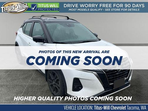 Aspen White/Super Black 2021 Nissan Kicks SR