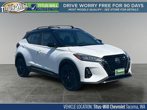 Aspen White/Super Black 2021 Nissan Kicks SR