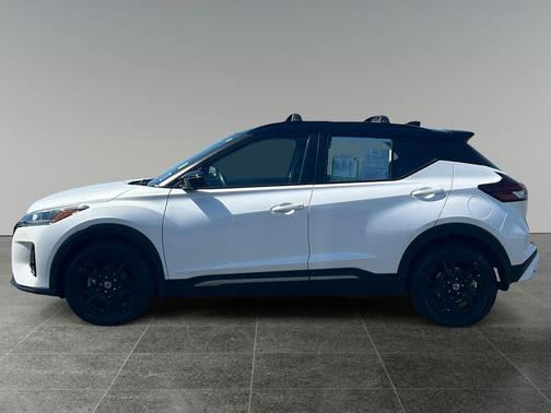 Aspen White/Super Black 2021 Nissan Kicks SR