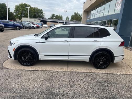 2024 Volkswagen Tiguan 2.0T SE R-Line Black